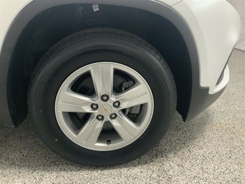 Used 2019 Chevrolet Trax LT w/ LT Convenience Package AWD/4WD image 13