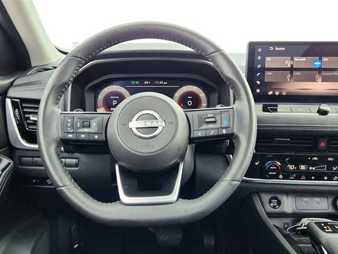 Used 2024 Nissan Rogue SL w/ SL Premium Package image 13