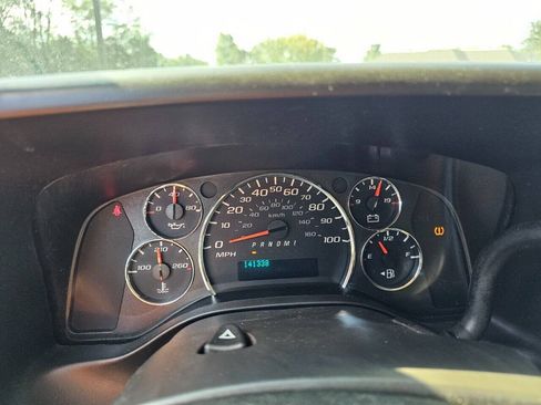 Used 2017 Chevrolet Express 2500 RWD image 18