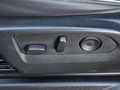 Used 2023 Chevrolet Suburban Premier image 28