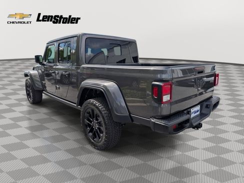 Used 2025 Jeep Gladiator Sport AWD/4WD image 3