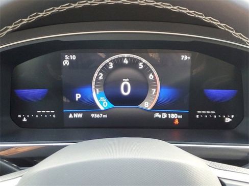 Used 2023 Volkswagen Tiguan SE w/ Panoramic Sunroof Package image 25