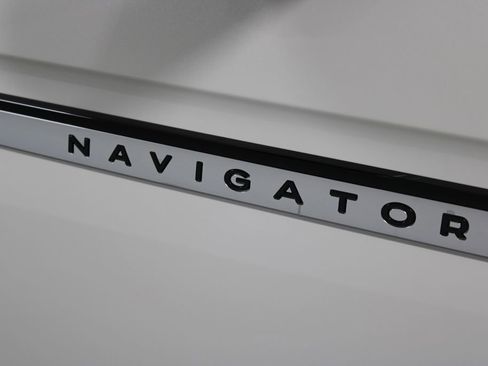 New 2026 Lincoln Navigator Premiere AWD/4WD image 11