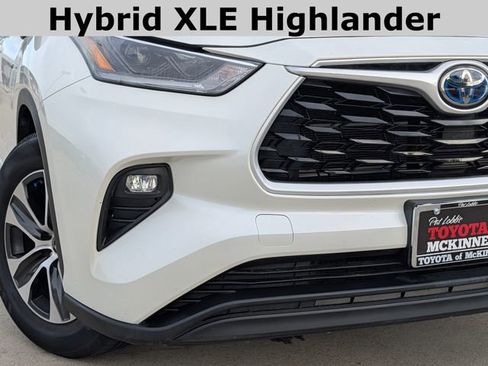 Used 2021 Toyota Highlander XLE FWD image 3