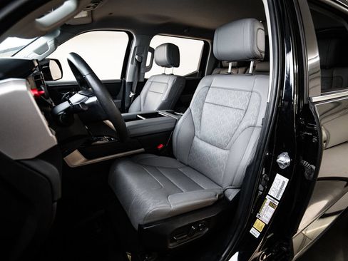 Used 2024 Toyota Tundra Limited AWD/4WD image 20