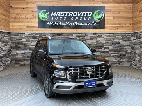 Used 2023 Hyundai Venue SEL FWD image 4