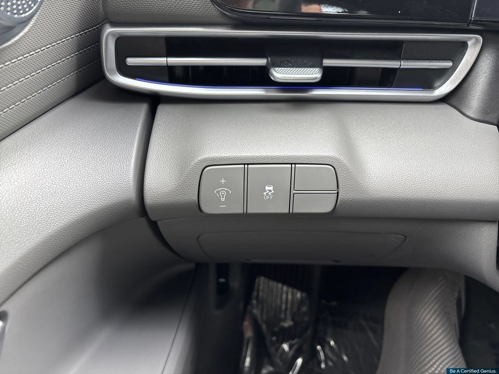 Used 2024 Hyundai Elantra SEL FWD image 28