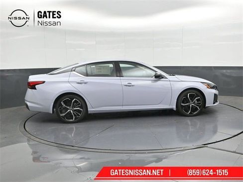 New 2025 Nissan Altima 2.5 SR image 3