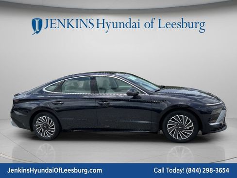 New 2026 Hyundai Sonata SEL FWD image 3