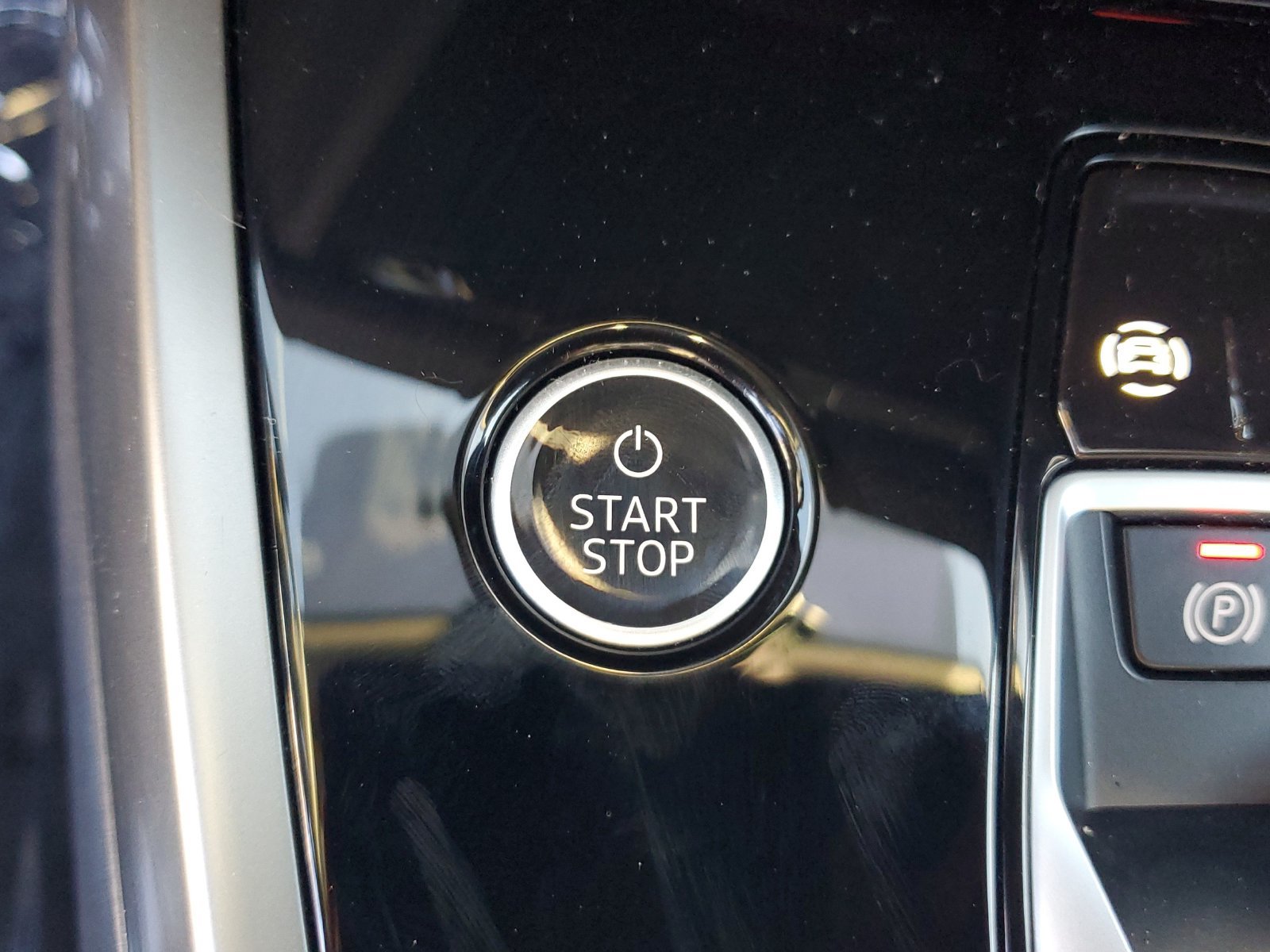 Used 2024 Audi Q4 e-tron Prestige AWD/4WD image 27