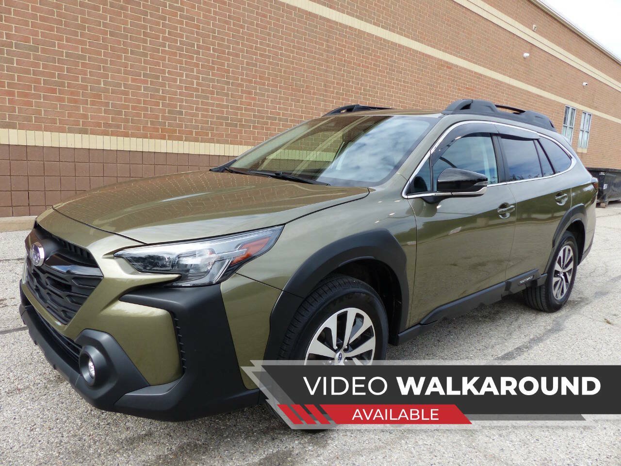 Used 2023 Subaru Outback Premium AWD/4WD image 1