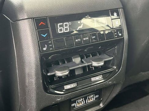 Used 2022 Jeep Grand Cherokee L Limited w/ Luxury Tech Group II AWD/4WD image 21