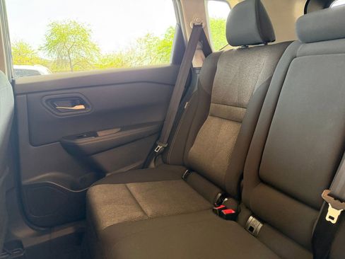 Used 2025 Nissan Rogue SV FWD image 41