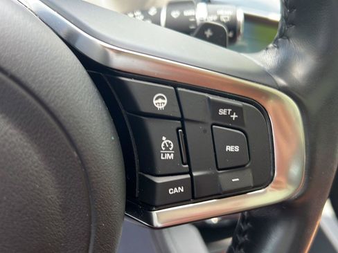 Used 2018 Jaguar F-PACE Portfolio AWD/4WD image 12