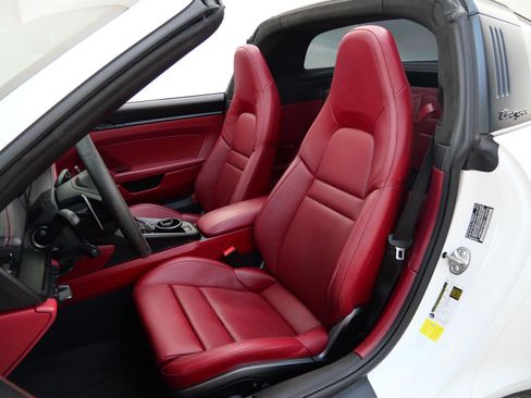 Used 2024 Porsche 911 Targa 4 GTS AWD/4WD image 19
