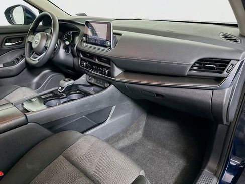 Used 2024 Nissan Rogue SV image 27