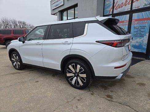 Used 2025 Mitsubishi Outlander SE image 6