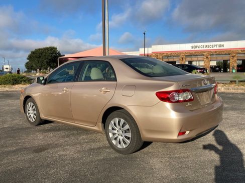 Used 2012 Toyota Corolla LE FWD image 6