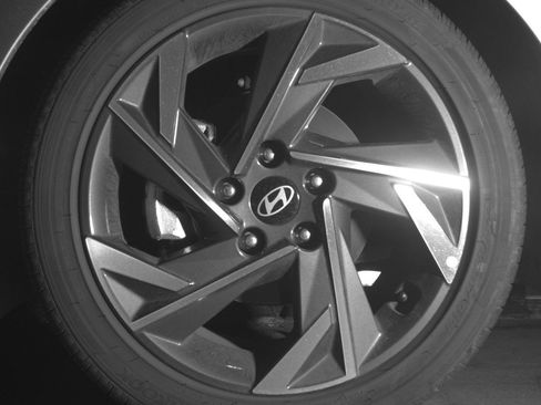 Used 2025 Hyundai Elantra Limited FWD image 12