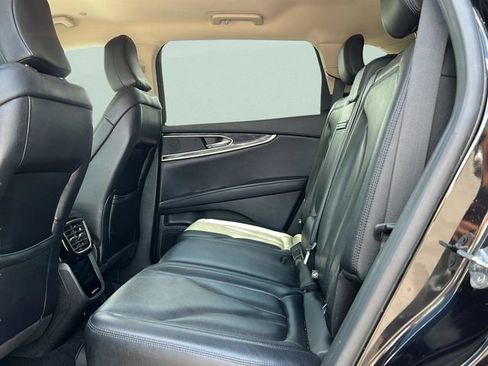 Used 2022 Lincoln Nautilus FWD w/ Premium Package image 9