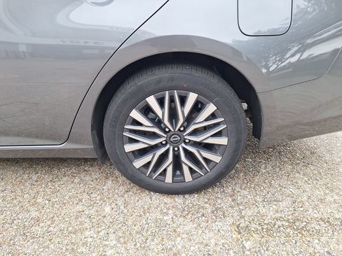 Used 2025 Nissan Altima 2.5 SV FWD image 26