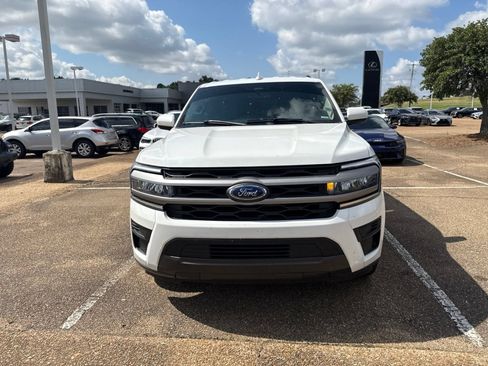 Used 2024 Ford Expedition XLT RWD image 2