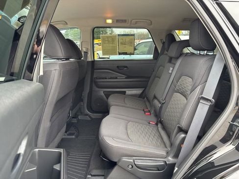 Used 2024 Nissan Pathfinder SV image 25