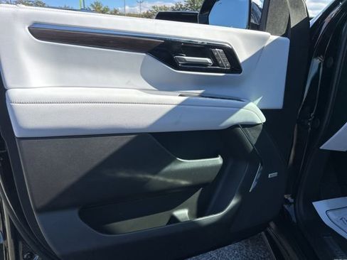 New 2026 Chevrolet Suburban Premier image 11