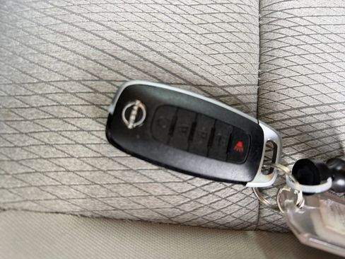 Used 2025 Nissan Rogue SV image 27