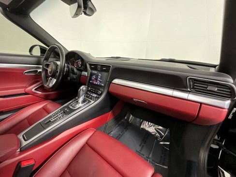 Used 2019 Porsche 911 Targa 4 AWD/4WD image 20