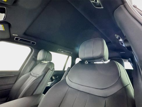 New 2026 Land Rover Range Rover Long Wheelbase SE AWD/4WD image 14