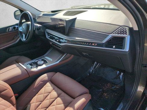 Used 2024 BMW X7 xDrive40i w/ Parking Assistance Package AWD/4WD image 25