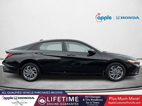 Used 2024 Hyundai Elantra SEL FWD image 3