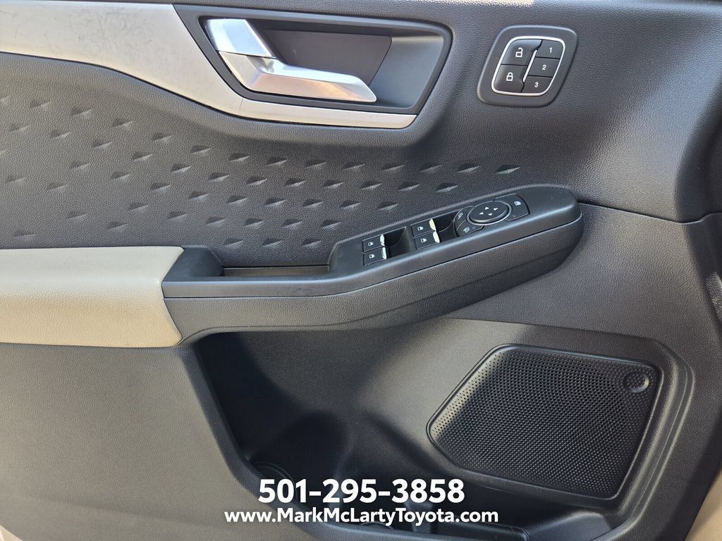 Used 2020 Ford Escape SEL FWD image 25
