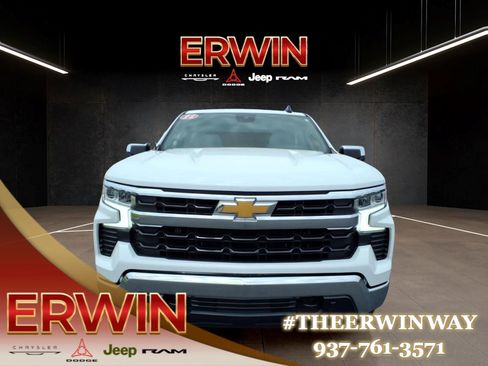 Used 2022 Chevrolet Silverado 1500 LT AWD/4WD image 2