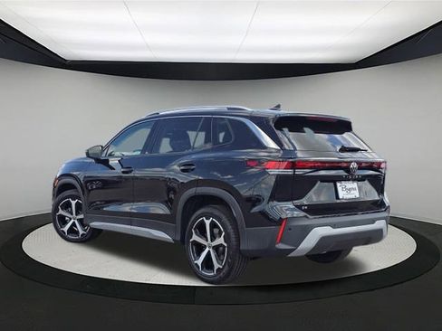 New 2025 Volkswagen Tiguan SE image 5