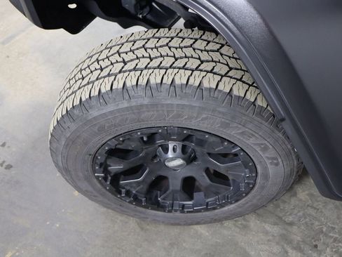 Used 2022 Jeep Gladiator Sport image 40