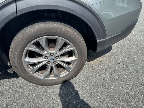 Used 2020 Ford Explorer XLT w/ Equipment Group 202A AWD/4WD image 9