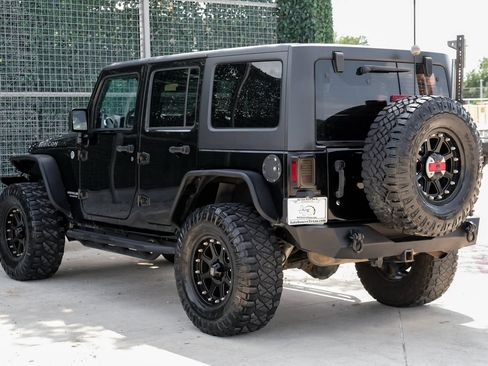 Used 2013 Jeep Wrangler Unlimited Rubicon w/ Connectivity Group AWD/4WD image 9