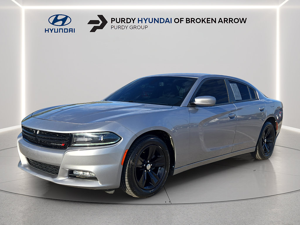 Used 2017 Dodge Charger SXT RWD image 8