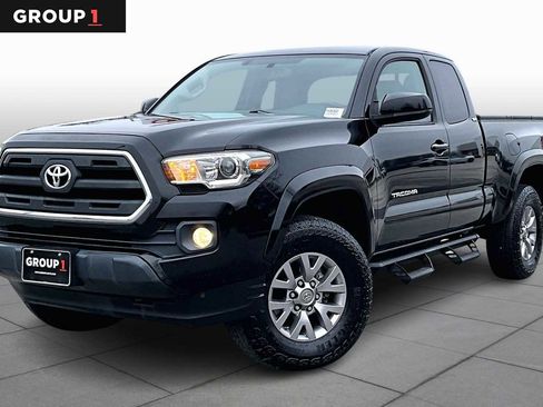 Used 2017 Toyota Tacoma SR5 image 1