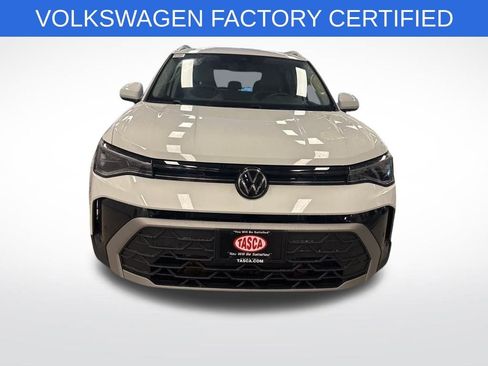 Used 2025 Volkswagen Taos SE image 2