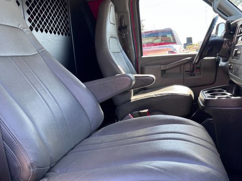 Used 2021 Chevrolet Express 2500 2500 3dr Cargo Van w/ Driver Convenience Package image 5