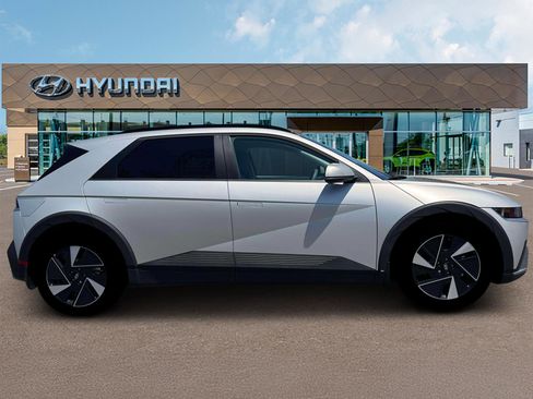 New 2025 Hyundai Ioniq 5 SEL RWD image 9