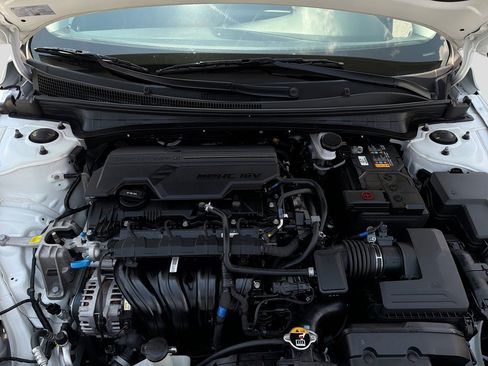 Certified 2025 Hyundai Elantra SE FWD image 15