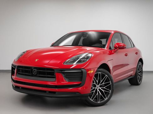 Certified 2025 Porsche Macan image 1