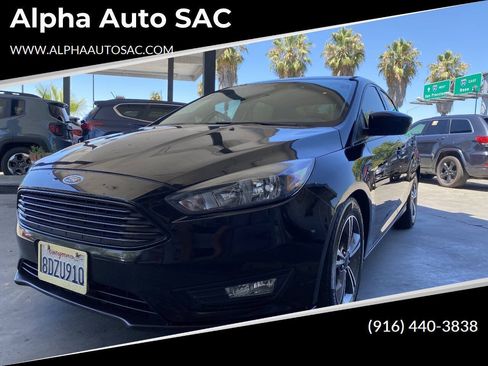 Used 2018 Ford Focus SE w/ SE Appearance Package FWD image 1