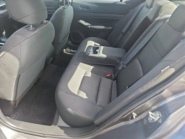Used 2025 Nissan Altima 2.5 SV FWD image 17