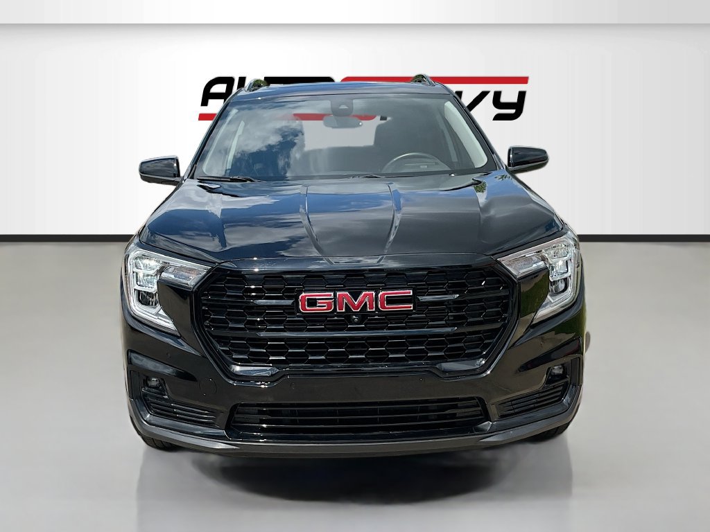 Used 2024 GMC Terrain AT4 AWD/4WD image 2