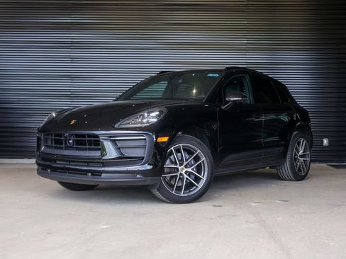 Certified 2026 Porsche Macan AWD/4WD image 1